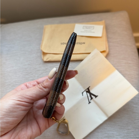 Louis Vuitton Key Pouch - Picture 6 of 10